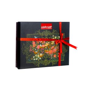 پک کادویی شمس‌الشموس کوچک شامل زعفران، دمنوش و نبات در بسته‌بندی شیک